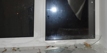 У Рівному невідомі розбили вікно та кинули гранату у квартиру 